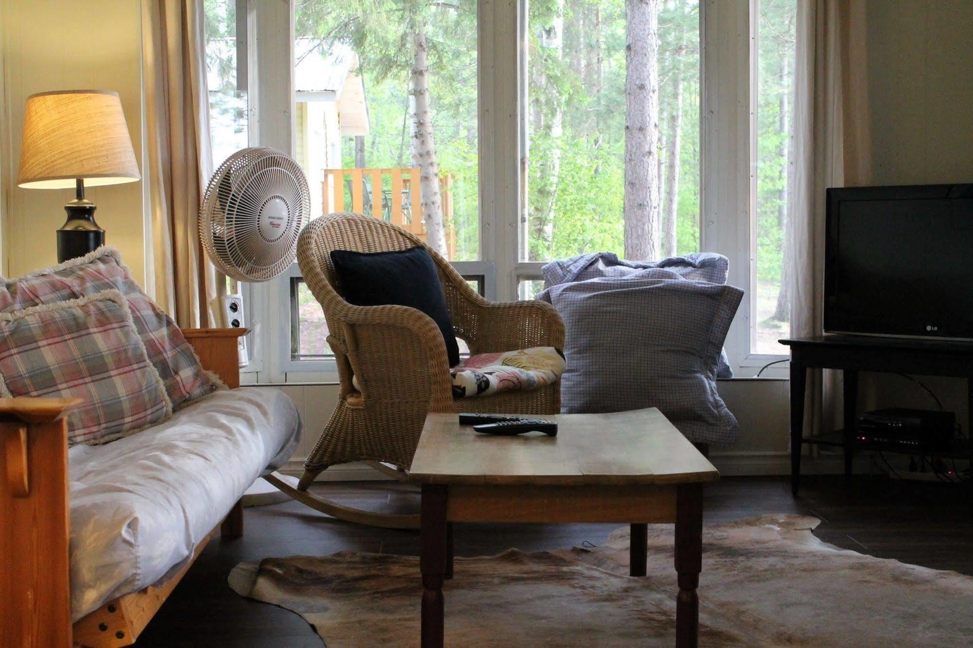 Madawaska Algonquin'S Edge Resort المظهر الخارجي الصورة