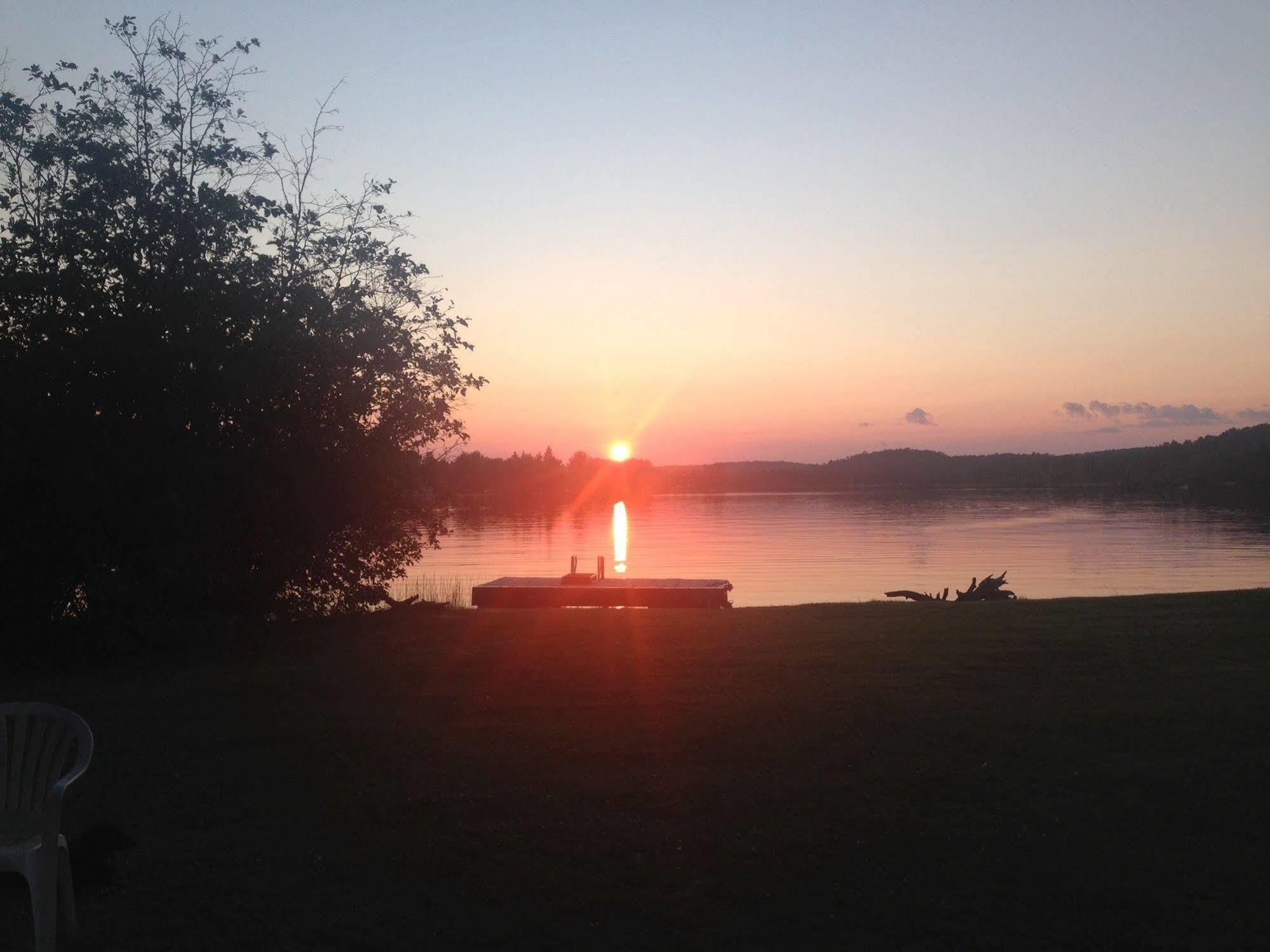 Madawaska Algonquin'S Edge Resort المظهر الخارجي الصورة